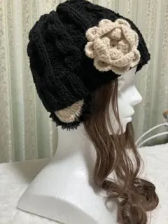 耳あて付き♡ベージュローズ×ブラック♡ハンドメイドニット帽