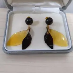 べっ甲風デザインイヤリングゆらゆら揺れるタイプ