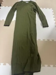 オリーブグリーン リブ編み 長袖ニットワンピース
