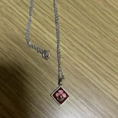 赤い花モチーフ ネックレス