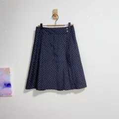 小花柄ラップ風ひざ丈スカート　紺　フレアスカート　総柄　ヒューマンウーマンのサムネイル