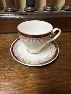 【ヴィンテージ 美品】ロイヤルグラフトン 小皿4枚・シェル型皿2枚 セット ヴィンテージ 美品】ロイヤルグラフトン 小皿4枚・シェル型皿2枚