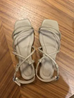 スクエアトゥ華奢ストラップサンダル　Sサイズ