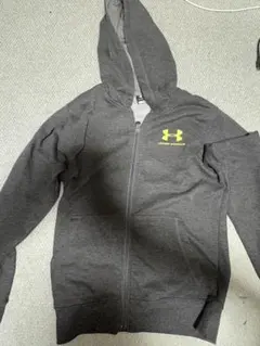 UNDER ARMOUR グレー フード付きパーカー YMD
