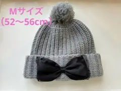 グレー ニット帽 ポンポン・黒リボン付き