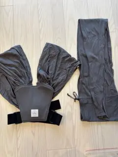 【美品】スモルビ SMORbi 抱っこひも チャコールグレー