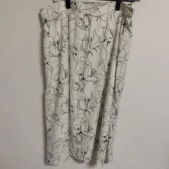 ✨️大きいサイズ✨️花柄フレアスカート【6L】ウエストゴム レディース アイボリー
