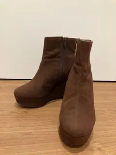 ブラウン ウェッジヒールブーツ