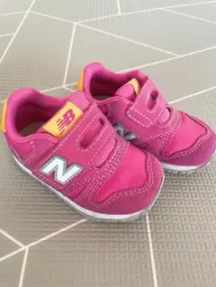 New Balance ベビーシューズ ピンク