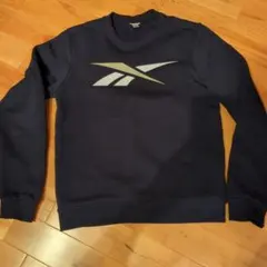 Reebok ネイビー トレーナー