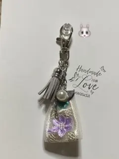 刺繍リボンとタッセルのハンドメイドチャーム