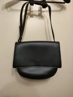 フラップ付きショルダーバッグ