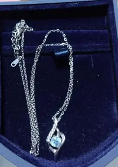 シルバー925ネックレス 　スワロフスキー　ブルームーンストーン