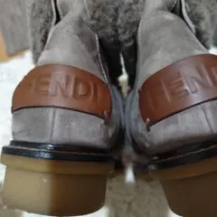 週末値下げ　FENDI ムートンブーツ グレーのサムネイル