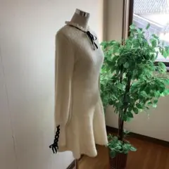 フリル襟 リボン付き シャギーニットワンピース ホワイト　リズリサ　冬服