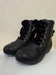 【新品】anyFAM 19cm レースアップブーツ リボン　黒　ブラック