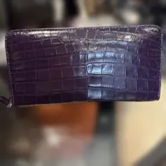 濃いめのパープル クロコダイル　ラウンドファスナー 長財布