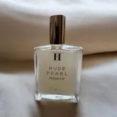 Her lip to BEAUTY Perfume Oil NUDEPEARL