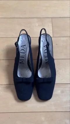 MEDA バックストラップパンプス ブラックのサムネイル