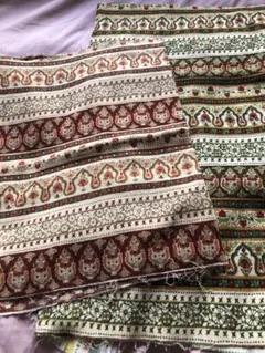 幾何学模様と花柄のヨウリュウ生地　2枚セット