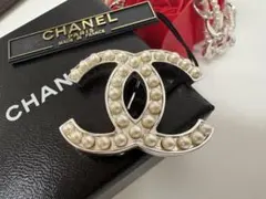 パール ブローチ