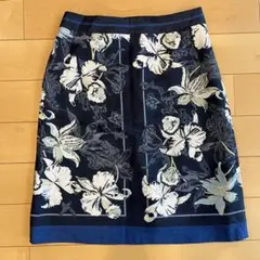 【SunaUna】スーナウーナ ネイビー花柄タイトスカート　フラワー38 9号