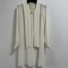 【美品】yangany ヤンガニー長袖 ブラウス ホワイト ボウタイ風のサムネイル