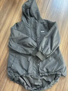 ピンクラテ　黒いフード付きジャケット