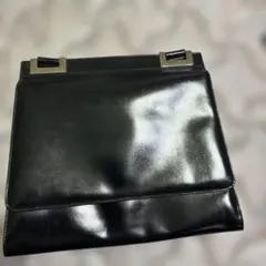 GUCCI‼️ 黒いレザーショルダーバッグ値下げしました。