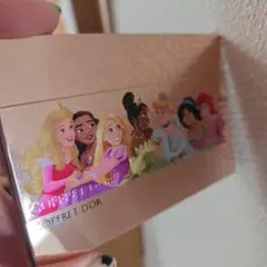 COFFRET D'ORディズニープリンセス限定コンパクトバウダーケースのサムネイル