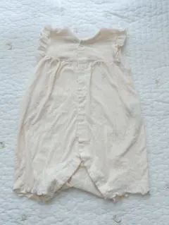 前開きノースリーブロンパース　70〜80cm クリーム色