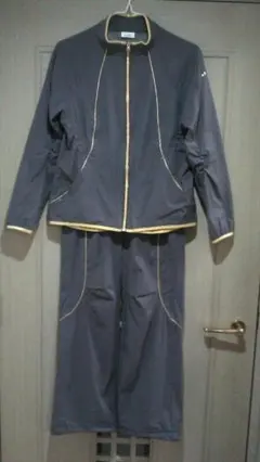 テニスウェアエレッセ上下セット（ジャケットとパンツ）