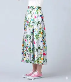 極美品 TRUNO by Noise Maker ボタニカルスカートライトグレーのサムネイル