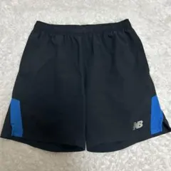 ニューバランス ショートパンツ ランニング メンズM 黒 ハーフパンツ スポーツのサムネイル