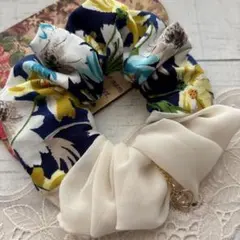 《ちーちゃん様専用》ハンドメイドシュシュ 水色白黄色の花柄×アイボリー