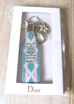 【新品未使用品】Dior ロゴ入りキーホルダー