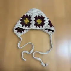 ベージュ 編み物耳あて付き帽子