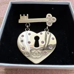 新品 シャネル ハート ブローチ キー 鍵 ゴールド ピンク - メルカリ
