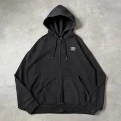 UMBRO アンブロ ジップ パーカー 古着 ロゴ 刺繍 L 黒 17574