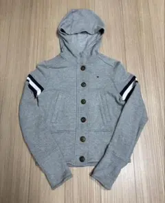 フード付き パーカー