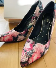 R&E 花柄パンプス