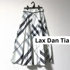 Lax Dan Tia ボリュームフレアスカート