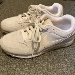 NIKE AQ9121-801 スニーカー　23.5 ベージュ