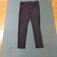 ダークグレー スキニーデニムパンツ