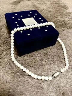 デコルテアクセサリー between petit pearls necklace - メルカリ