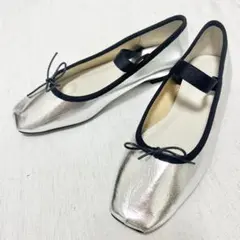 【極美品】LE TALON ルタロン　ストラップ　プリーツ　バレエ　フラットのサムネイル