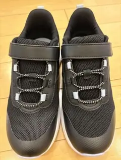 NUOVO Girl スニーカー　キッズ　ガールズ　23㎝　ブラック