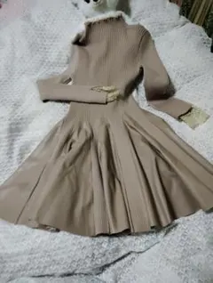 ベージュ フィット＆フレア ワンピース