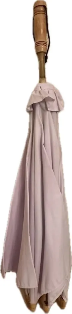 薄紫色の木製ハンドル傘