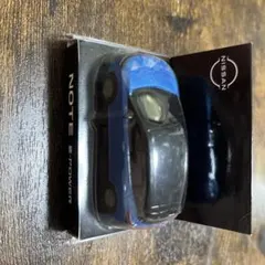 Nissan NOTE e-POWER ミニカー 青のサムネイル